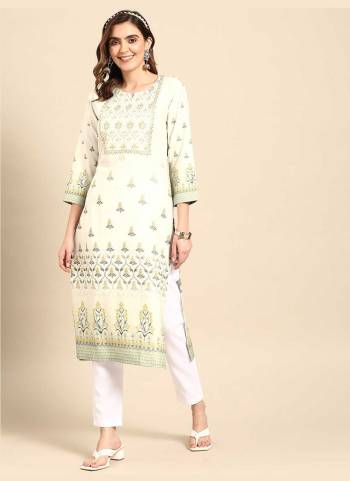 Grab These Beautiful Looking Readymade Kurti.These Kurtis Fabricated On Poly Rayon.Its Beautified With Designer Floral Printed.