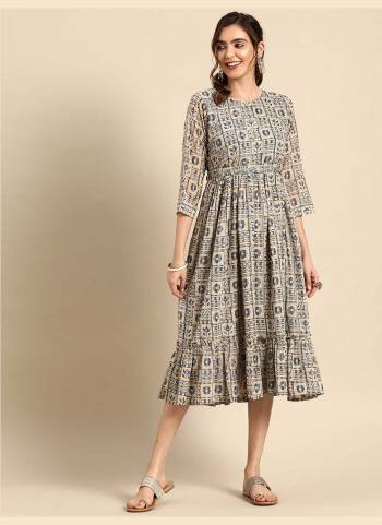 Attrective These Beautiful Looking Readymade Long Kurti.These Kurtis Fabricated On Georgette.Its Beautified With Designer Floral Foil Printed.