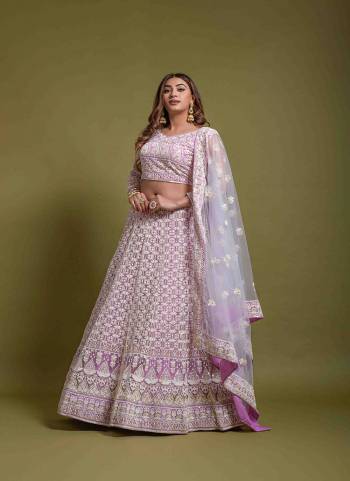 For A Designer Look,Grab These Lehenga Choli in Fine Colored.These Lehenga Choli Are Bridal Net And Dupatta Are Fabricated On Soft Net Pair.Its Beautified With Fancy Designer Multy Thread,Sequance Embroidery Work.