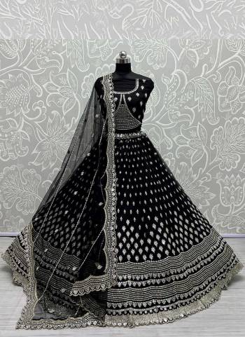 For A Designer Look,Grab These Lehenga Choli in Fine Colored.These Lehenga Choli Are Bridal Net And Dupatta Are Fabricated On Soft Net Pair.Its Beautified With Fancy Designer Multy Thread,Mirror Embroidery,Diamond Work.