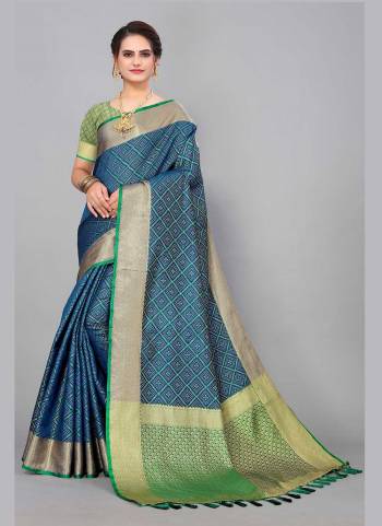 Attrective This Wedding Partywear Saree Paired With Blouse.This Saree And Blouse Are Banarasi Silk Based Fabric With Weaving Jacquard Rich Designer. Buy This Pretty Saree Now.