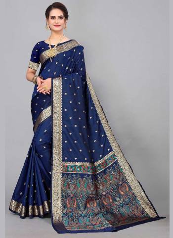 Garb This Wedding Partywear Saree Paired With Blouse.This Saree And Blouse Are Silk Based Fabric With Weaving Jacquard Rich Designer. Buy This Pretty Saree Now.