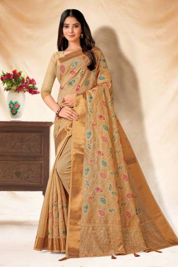 Garb This Party Wear Saree Are Fine Saree Paired With Blouse.This Saree And Blouse Are Ragai Banarasi Silk Fabric With Wevon Pallu Border Designer,Thread Embroidery Work. Buy This Pretty Saree Now.