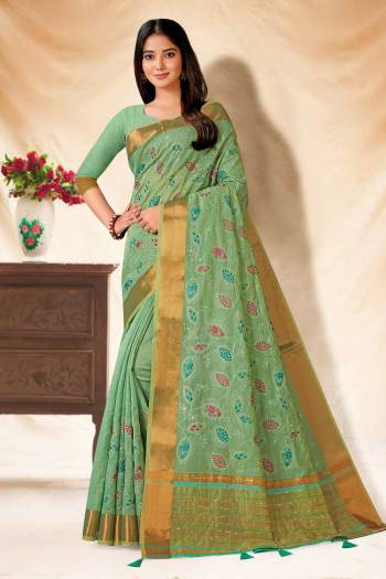 Garb This Party Wear Saree Are Fine Saree Paired With Blouse.This Saree And Blouse Are Ragai Banarasi Silk Fabric With Wevon Pallu Border Designer,Thread Embroidery Work. Buy This Pretty Saree Now.