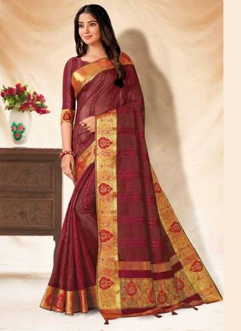 Garb This Party Wear Saree Are Fine Saree Paired With Blouse.This Saree And Blouse Are Neera Banarasi Silk Fabric With Wevon Pallu Border Designer,Thread Embroidery Work. Buy This Pretty Saree Now.