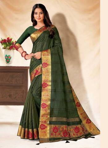 Garb This Party Wear Saree Are Fine Saree Paired With Blouse.This Saree And Blouse Are Neera Banarasi Silk Fabric With Wevon Pallu Border Designer,Thread Embroidery Work. Buy This Pretty Saree Now.