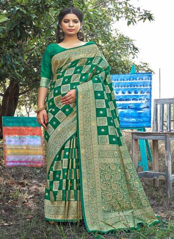 Looking These Festive Wear Saree in Fine Colored.These Saree And Blouse is Fabricated On Banarasi Silk.Its Beautified With Weavon Designer With Swarovski Stone Work.