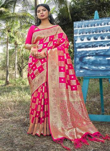 Looking These Festive Wear Saree in Fine Colored.These Saree And Blouse is Fabricated On Banarasi Silk.Its Beautified With Weavon Designer With Swarovski Stone Work.