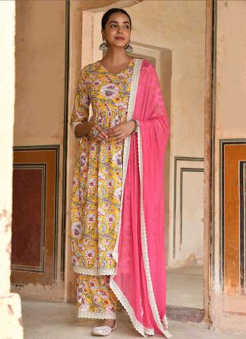 Looking These Beautiful Looking Readymade Plazzo Suits.These Top Are Cotton And Cotton Bottom Fabricated With Chiffon Dupatta.Its Beautified With Designer Floral Printed.