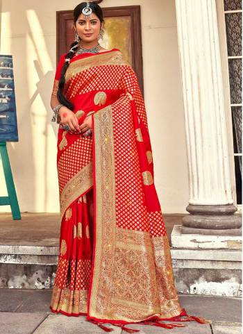 Garb These Party Wear Saree in Fine Colored.These Saree And Blouse is Fabricated On Banarasi Silk.Its Beautified With Weavon Designer With Swarovski Work.