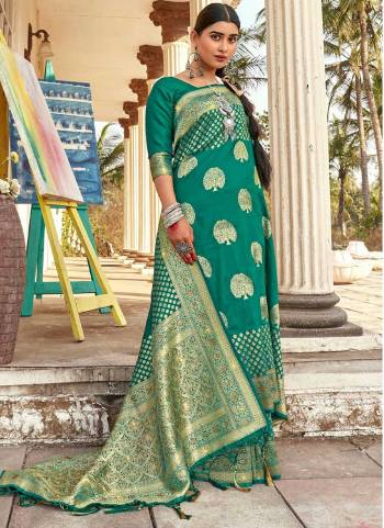 Garb These Party Wear Saree in Fine Colored.These Saree And Blouse is Fabricated On Banarasi Silk.Its Beautified With Weavon Designer With Swarovski Work.