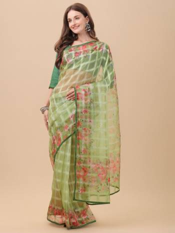 Grab These Party Wear Saree in Fine Light Colored.These Saree Are Organza And Blouse is Fabricated On Art Silk.Its Beautified With Wevon Design,Printed With Sequance Embroidery Work.