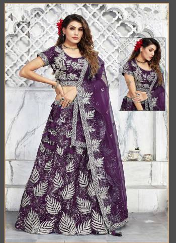 For A Designer Look,Grab These Semi Stitched Lehenga Choli in Fine Colored.These Lehenga And Blouse Are Fabricated On Net,Silk Pair With Net Dupatta.Its Beautified With Designer Heavy Sequance Embroidery Work.