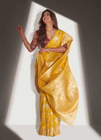 Look Attrective These Party Wear Saree in Fine Colored.These Saree And Blouse  is Fabricated On Banarasi Organza.Its Beautified With Heavy Wevon Jacquard Designer.