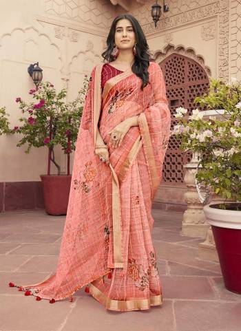 Grab These Party Wear Saree in Fine Light Colored.These Saree Are Organza And Blouse is Fabricated On Art Silk.Its Beautified With Wevon Designer, Printed.