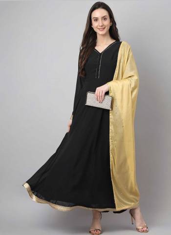 Looking These Beautiful Looking Readymade Gown With Dupatta.These Gown Are Georgette Fabricated With Chinon Dupatta.Its Beautified With Designer Gota Work.