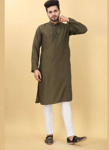 For A Festive Wear,Grab These Readymade Long Kurta Pair in Fine Colored.These Kurta Are Poly Viscose Fabricated on Pair.Its Beautified With Designer Wevon Lining .