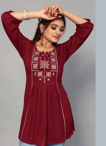 Attrective These Beautiful Looking Readymade Short Kurti.These Kurtis Fabricated On Rayon.Its Beautified With Designer Multy Thread Embroidery Work.