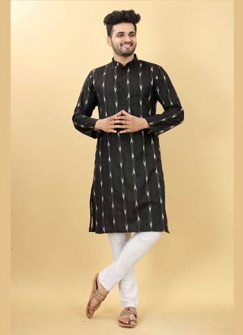 For A Festive Wear,Grab These Readymade Kurta Pair in Fine Colored.These Kurta Are Semi Cotton Linen Fabricated on Pair.Its Beautified With Designer Wevon.