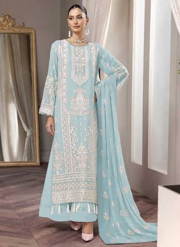 Attrective These Suit in Fine Colored Pair With Bottom And Dupatta.These Top Are Georgette And Dupatta Are Fabricated On Chiffon Pair With Santoon Bottom.Its Beautified With Santoon Inner.Its Beautified With Heavy Designer Embroidery Work.