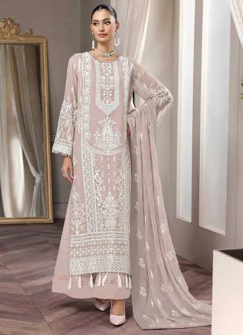 Attrective These Suit in Fine Colored Pair With Bottom And Dupatta.These Top Are Georgette And Dupatta Are Fabricated On Chiffon Pair With Santoon Bottom.Its Beautified With Santoon Inner.Its Beautified With Heavy Designer Embroidery Work.