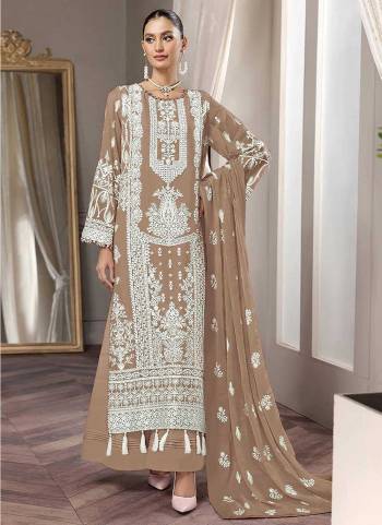 Attrective These Suit in Fine Colored Pair With Bottom And Dupatta.These Top Are Georgette And Dupatta Are Fabricated On Chiffon Pair With Santoon Bottom.Its Beautified With Santoon Inner.Its Beautified With Heavy Designer Embroidery Work.