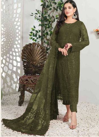 Attrective These Suit in Fine Colored Pair With Bottom And Dupatta.These Top Are Faux Georgette And Dupatta Are Fabricated On Faux Georgette Pair With Santoon Bottom.Its Beautified With Santoon Inner.Its Beautified With Heavy Designer Sequance Embroidery Work.