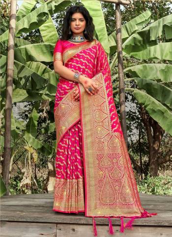 Garb These Party Wear Saree in Fine Colored.These Saree And Blouse is Fabricated On Banarasi Silk.Its Beautified With Weavon Jari Designer,Swarovski Work.