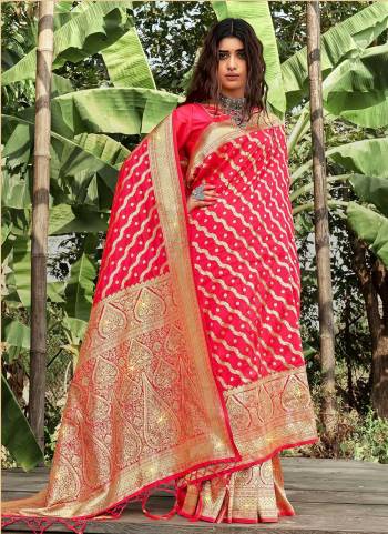 Garb These Party Wear Saree in Fine Colored.These Saree And Blouse is Fabricated On Banarasi Silk.Its Beautified With Weavon Jari Designer,Swarovski Work.