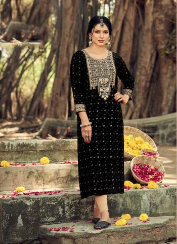 Attrective Looking These Beautiful Looking Readymade Long Kurti.These Kurti is Fabricated On Rayon.Its Beautified With Designer Printed, Embroidery Work.