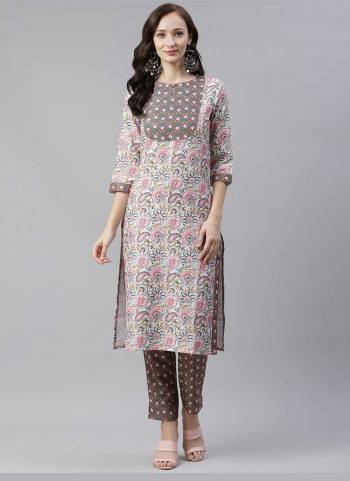 Grab These Beautiful Looking Readymade Kurti.These Kurti is Fabricated On Rayon.Its Beautified With Designer Digital Printed.