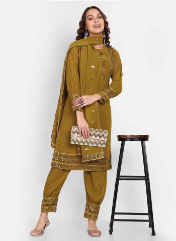 Attrective These Beautiful Looking Readymade Suits.These Top Are Georgette And Botton is Fabricated On Georgette And Dupatta Are Georgette.Its Beautified With Designer Multy Thread ,Sequance Embroidery Work.