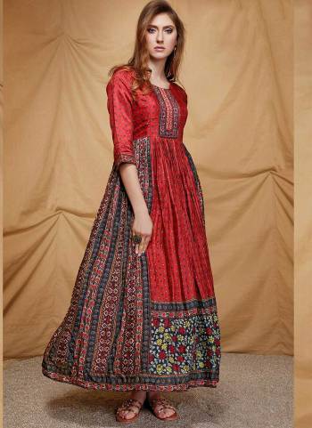 For A Designer Look,Grab These Readymade Gown in Fine Colored.These Gown Are Fabricated On Dola Silk Pair With Crepe Inner.Its Beautified With Designer Printed With Hand Work.