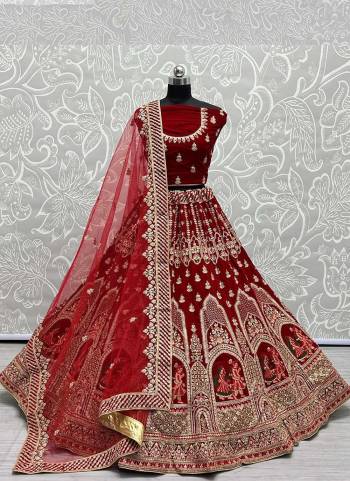 For A Designer Look,Grab These Lehenga Choli With Dupatta in Fine Colored.These Lehenga And Choli Are Velvet And Dupatta Are Fabricated On Soft Net Pair.Its Beautified With Designer Fancy Multy Thread Embroidery,Zarkan Diamond Work.