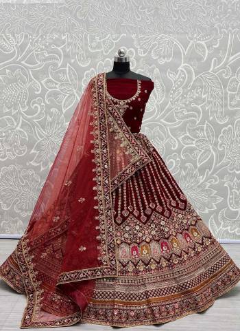 For A Designer Look,Grab These Lehenga Choli With Dupatta in Fine Colored.These Lehenga And Choli Are Velvet And Dupatta Are Fabricated On Soft Net Pair.Its Beautified With Designer Fancy Multy Thread Embroidery,Zarkan Diamond Work.