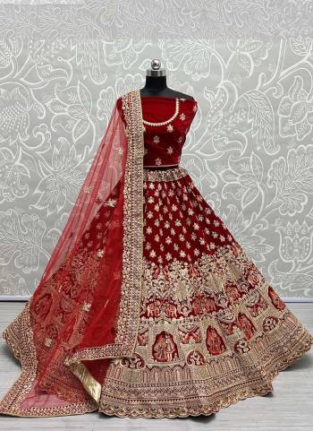 For A Designer Look,Grab These Lehenga Choli With Dupatta in Fine Colored.These Lehenga And Choli Are Velvet And Dupatta Are Fabricated On Soft Net Pair.Its Beautified With Designer Fancy Multy Thread Embroidery,Zarkan Diamond Work.