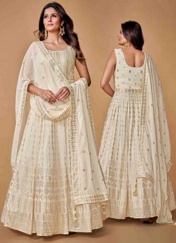 Attrective These Readymade Gown With Dupatta in Fine Colored.These Gown Are Georgette Fabricated On Georgette Dupatta.Its Beautified With Heavy Designer Sequance Embroidery Work.