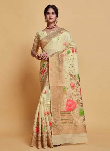 Grab These Party Wear Saree in Fine Colored.These Saree is Fabricated On Modal Silk Pair With Blouse.Its Beautified With Heavy Weaving Designer.