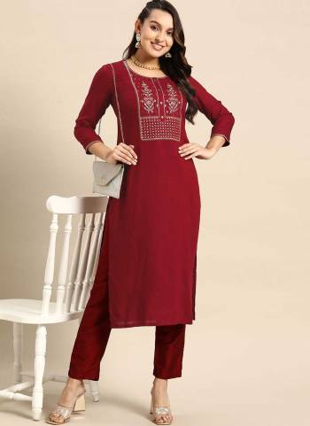 Grab These Readymade Kurti in Fine Colored Pair.These Kurti Are Fabricated On Poly Rayon.Its Beautified With Designer Thread,Sequance Embroidery Work.