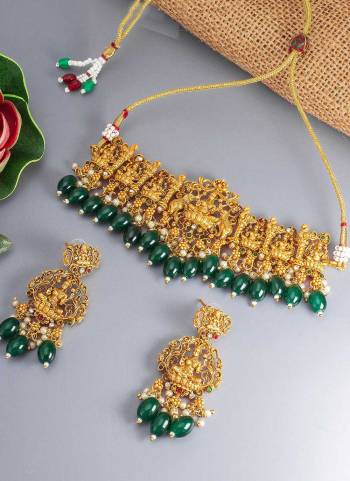 Grab These Beautifil Fine Colored Necklace.These Necklace is Come Alloy Material And Beautified With Temple Work.