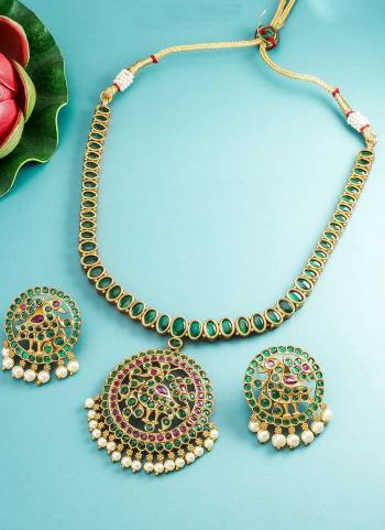 Grab These Beautifil Fine Colored Necklace.These Necklace is Come Copper Material And Beautified With Kundan Work.