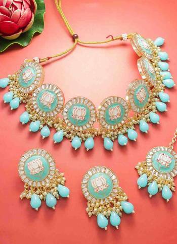 Grab These Beautifil Fine Colored Necklace.These Necklace is Come Alloy Material And Beautified With Meenakari Work.