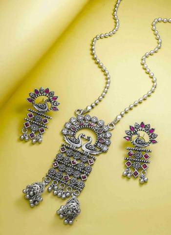 Grab These Beautifil Silver Colored Necklace.These Necklace is Come Oxidized Material And Beautified With Temple Work.