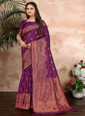 Grab These Festive Wear Saree in Fine Colored.These Saree is Fabricated On Banarasi Silk Pair With Blouse.Its Beautified With Heavy Wevon Copper Jari Designer.