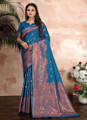 Grab These Festive Wear Saree in Fine Colored.These Saree is Fabricated On Banarasi Silk Pair With Blouse.Its Beautified With Heavy Wevon Copper Jari Designer.