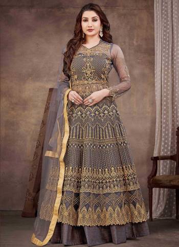 For A Designer Look,Grab These Anarkali Suit in Fine Colored.These Top With Dupatta Are Fabricated On Soft Net Pair With Soft Shining Silk Bottom And Innr.Its Beautified With Designer Heavy Embroidery,Hand Work.