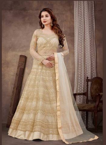 For A Designer Look,Grab These Anarkali Suit in Fine Colored.These Top With Dupatta Are Fabricated On Soft Net Pair With Soft Shining Silk Bottom And Innr.Its Beautified With Designer Heavy Embroidery,Hand Work.