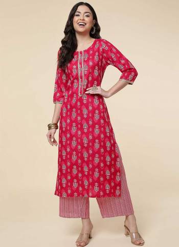 Grab These Beautiful Looking Readymade Kurti With Plazzo.These Kurti And Plazzo is Fabricated On Poly Cotton.Its Beautified With Designer Foil Printed.