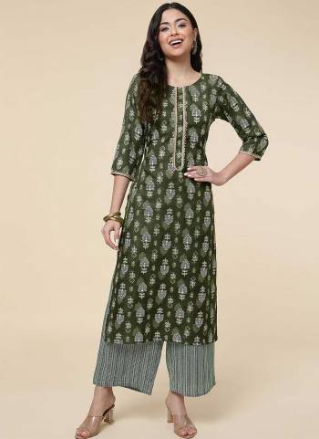 Grab These Beautiful Looking Readymade Kurti With Plazzo.These Kurti And Plazzo is Fabricated On Poly Cotton.Its Beautified With Designer Foil Printed.