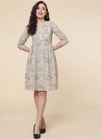 Grab These Beautiful Looking Readymade Kurti.These Kurti is Fabricated On Georgette.Its Beautified With Designer Printed.